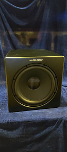 Активный сабвуфер M&K Sound V15+. Цвет: Матовый черный [Black Satin/Black Cloth]