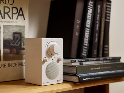 Портативный радиоприемник Tivoli PAL BT Цвет: Белый [White]