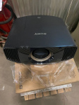 Кинотеатральный 4K проектор Sony VPL-VW590ES (черный)