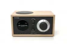 Радиоприемник с часами Tivoli Model One+ Цвет: Дуб/Черный [Oak/Black]