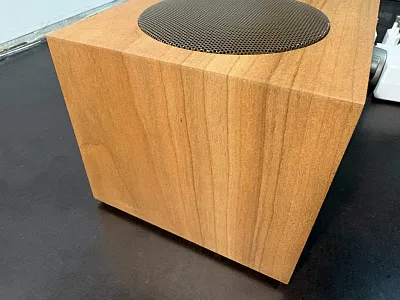 Радиоприемник с часами Tivoli Model Three BT Цвет: Вишня/Серый [Cherry/Taupe]
